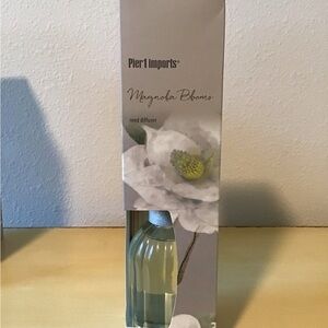 NEW- Pier 1 Reed Diffuser Magnolia Blooms 8 oz Fragrance Oil Air Freshener